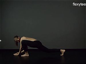 FlexyTeens - Zina flashes flexible nude body